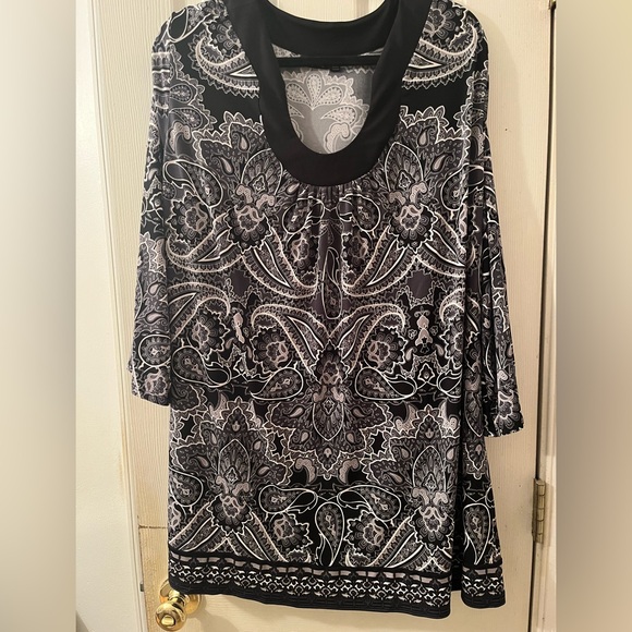 Apt. 9 Tops - 3X Apt. 9 Black and Gray Paisley Patterned Top